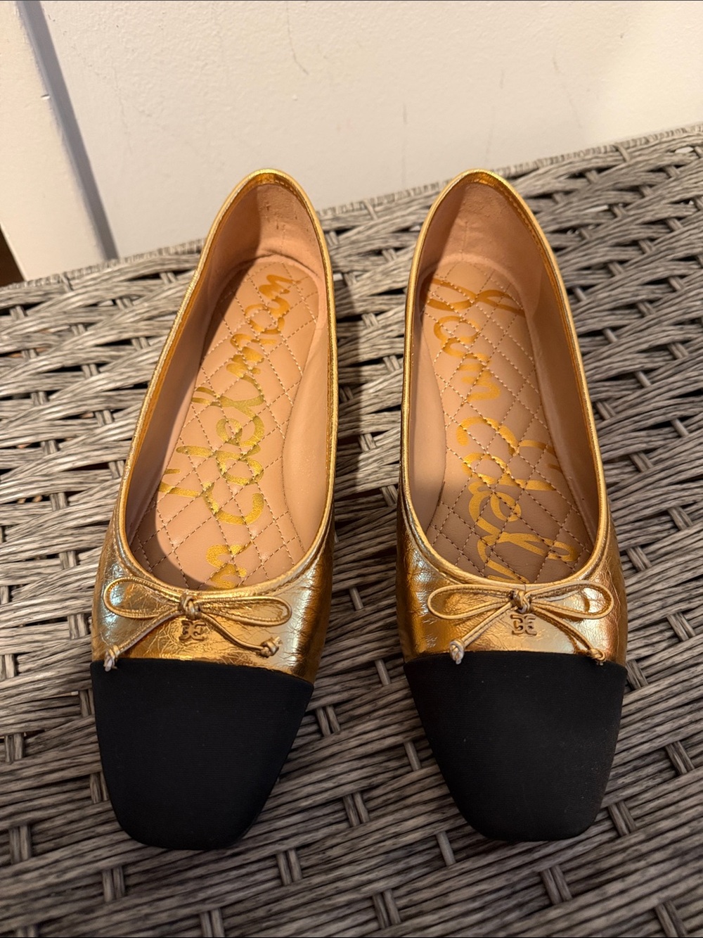 Sam Edelman Metallic Gold Ballet Flat with Black Cap Toe size 8.5 - Picture 2 of 8